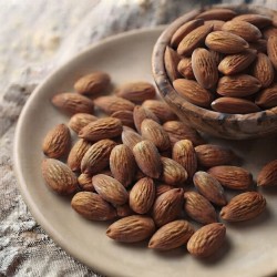 Johnnyson's Whole Almond 1kg